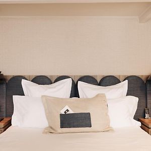 Camera piccola con letto king size